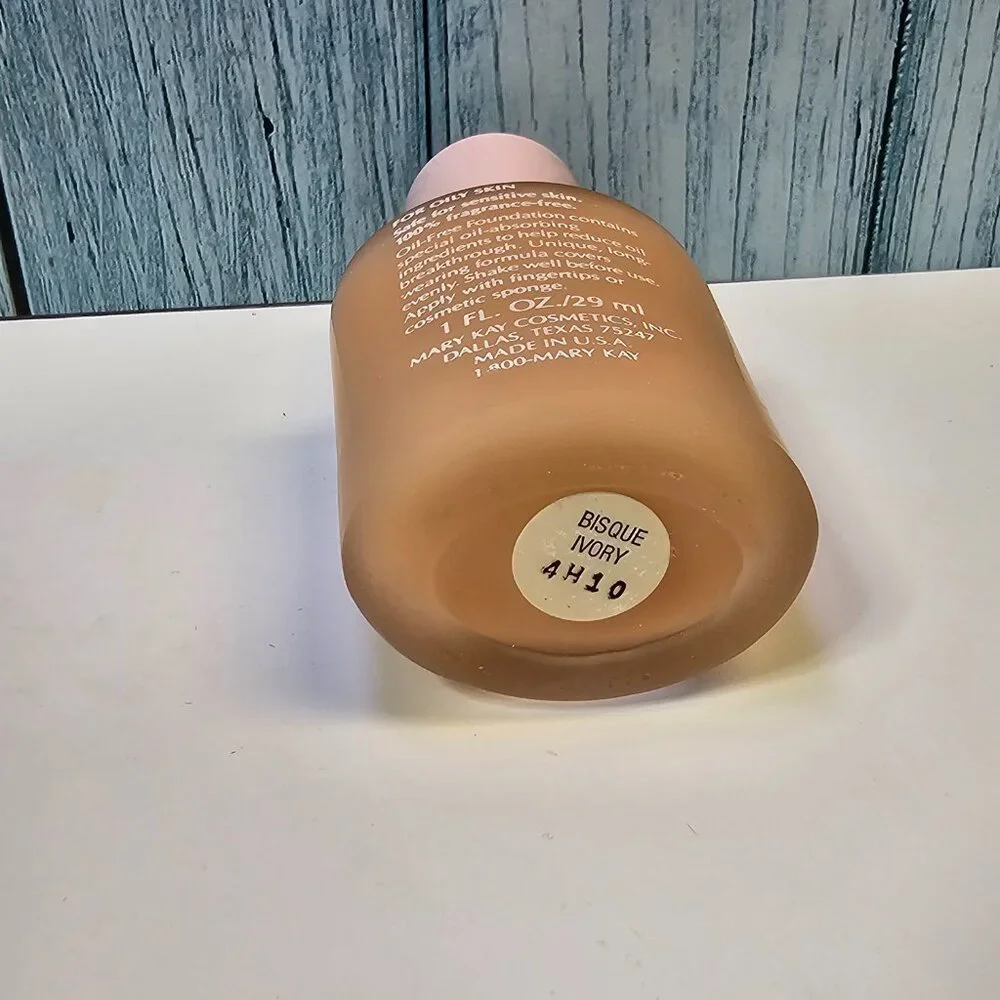 Mary Kay Day Radiance Oil-Free Foundation Bisque Ivory #3857 - NIB Old Stock‎